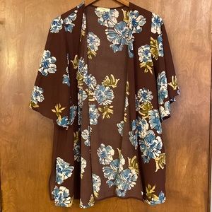 Flowy, brown kimono/blue floral pattern- Medium